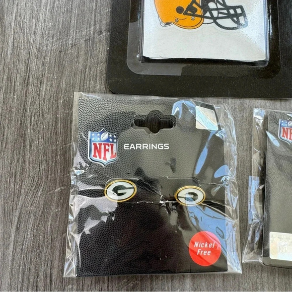 Green Bay Packers Earrings, Pin and Tattoo Bundle- ALL NEW! - Picture 2 of 5